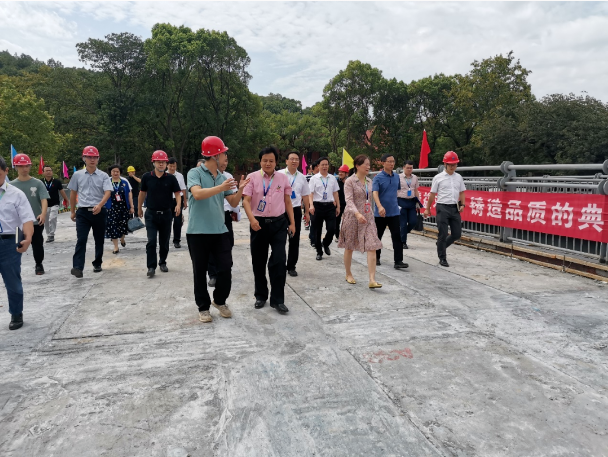市政要聞 | 湖南工商大學(xué)黨委書記陳曉紅院士、長(zhǎng)沙市公共工程建設(shè)中心總工劉學(xué)武帶隊(duì)赴湖南工商大學(xué)跨桐梓坡路過街天橋項(xiàng)目考察調(diào)研